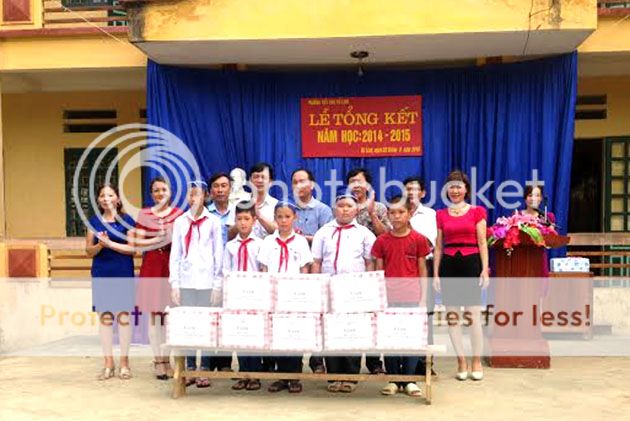Trường Cao đẳng Sư phạm Yên Bái tổ chức đi thăm và tặng sách cho trường Tiểu học xã Vũ Linh