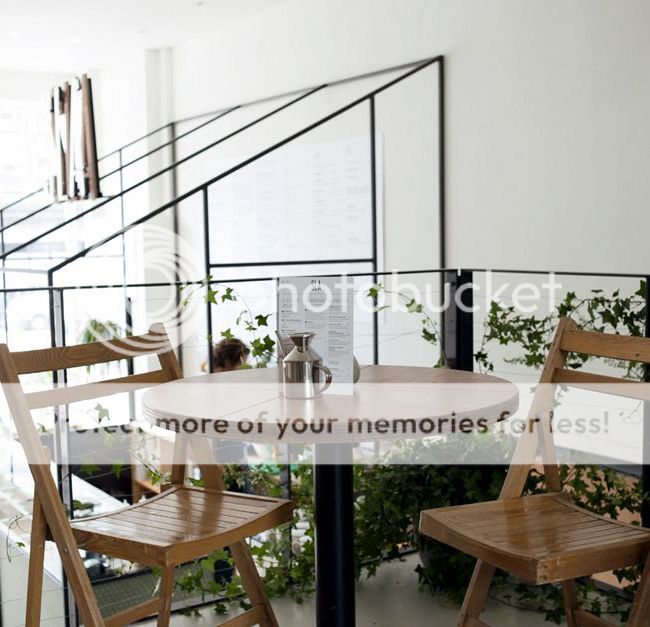  photo 2c_zpskl7sd52e.jpg